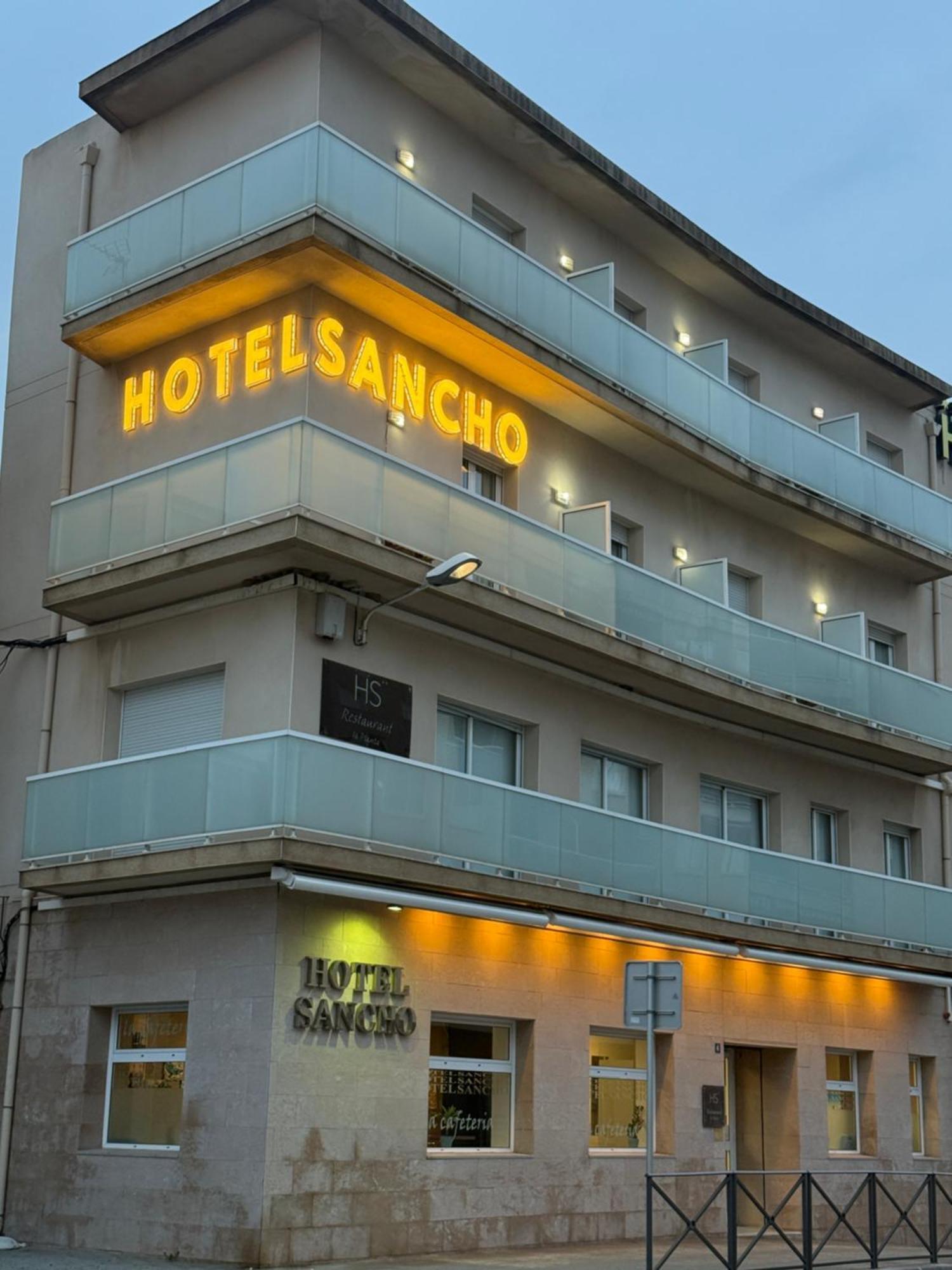 Hotel Sancho Hospitalet De L'Infant Bagian luar foto